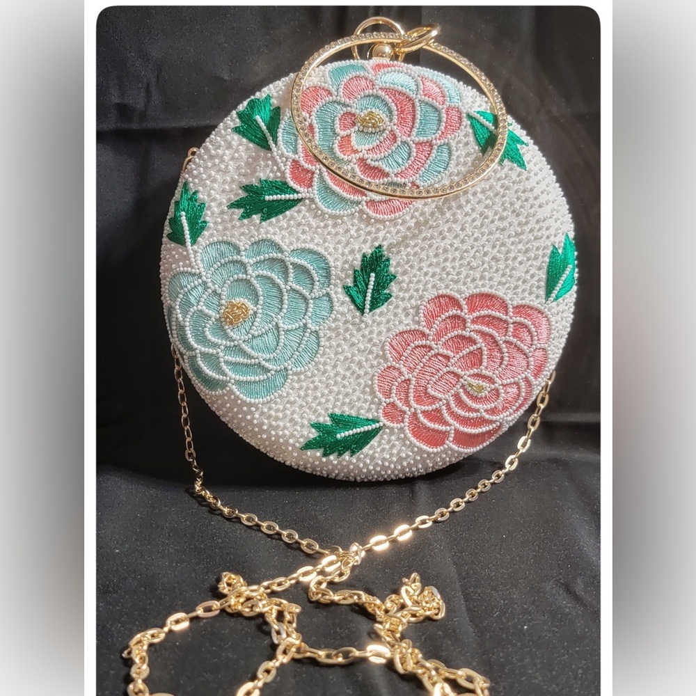 Handmade white round clutch.